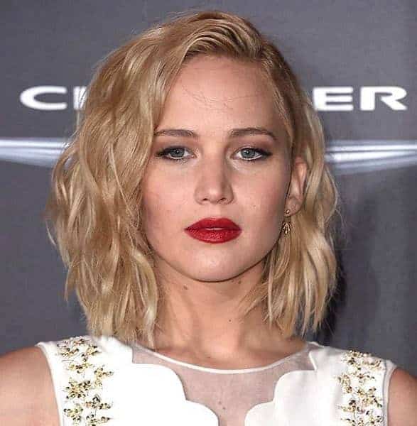 Red Lipstick for Blonde Hair