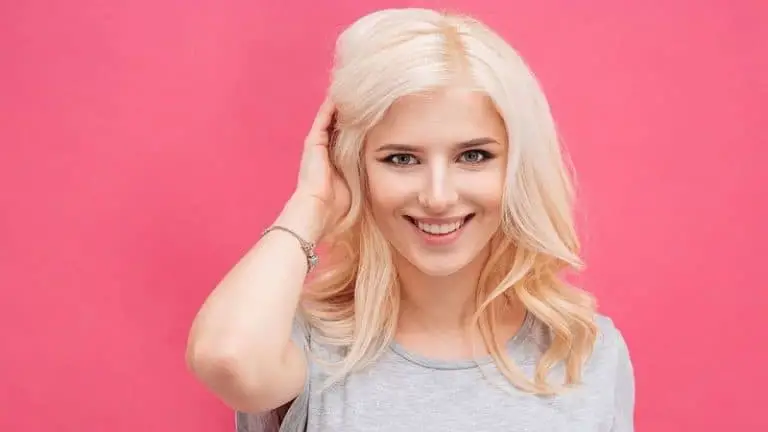 1. Rooty blonde hair with golden highlights - wide 4