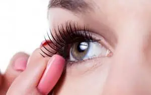 How to Put on Fake Eyelashes